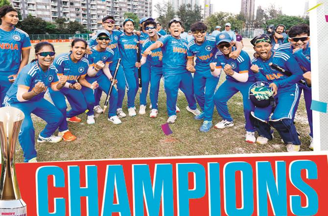  بنگلہ دیش کو شکست دے کر ہندوستان کی خواتین ٹیم نے ایمرجنگ ایشیا کپ پرقبضہ کر لیا